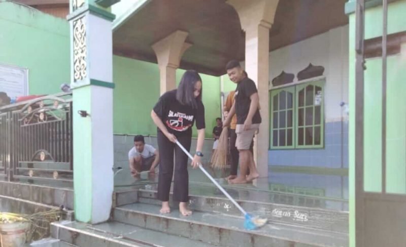 oi-manado-bersihkan-rumah-ibadah