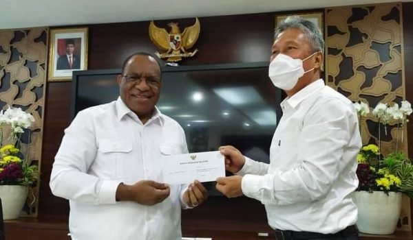 wamen-pupr-ri-dan-bupati-minsel