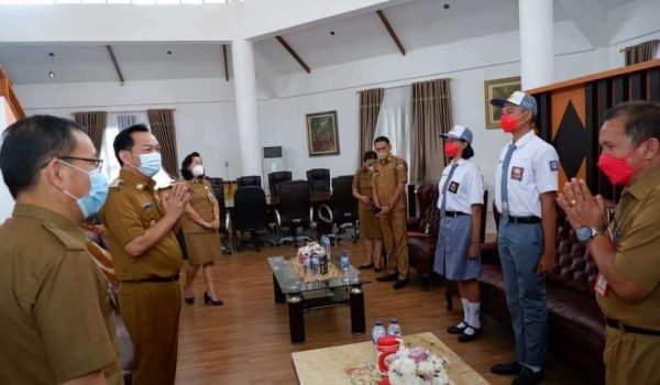 caroll-senduk-dukung-dua-siswa-seleksi-paskibraka