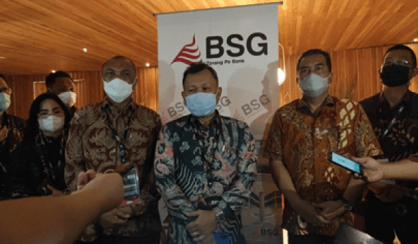konferensi-pers-direksi-bsg