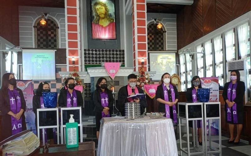 ibadah-jumat-agung-di-kgpm-victory-amurang