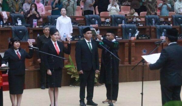 Pengambilan-sumpah-dan-janji-3-anggota-DPRD-Sulutlo90 (1)